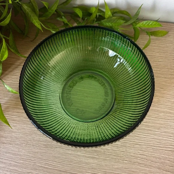 Emerald Ribbed Glass Bowl - Picture 3 of 5